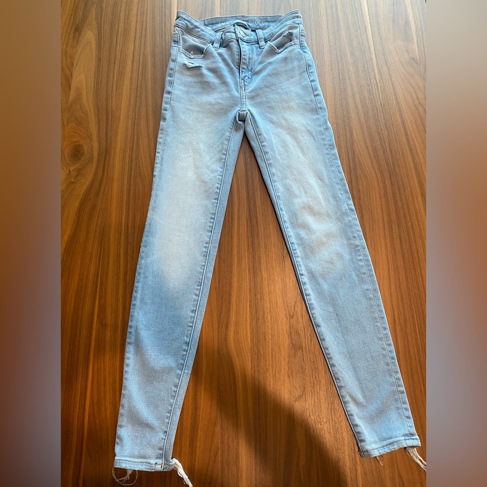 American Eagle light blue jeans (00R)